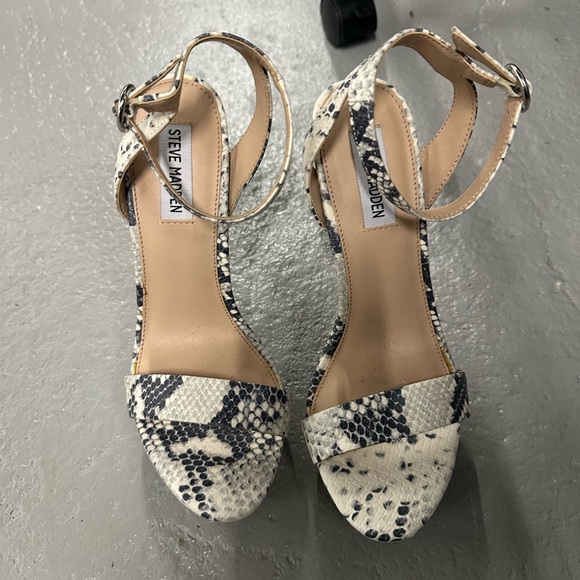 Snake print heels - Picture 3 of 4